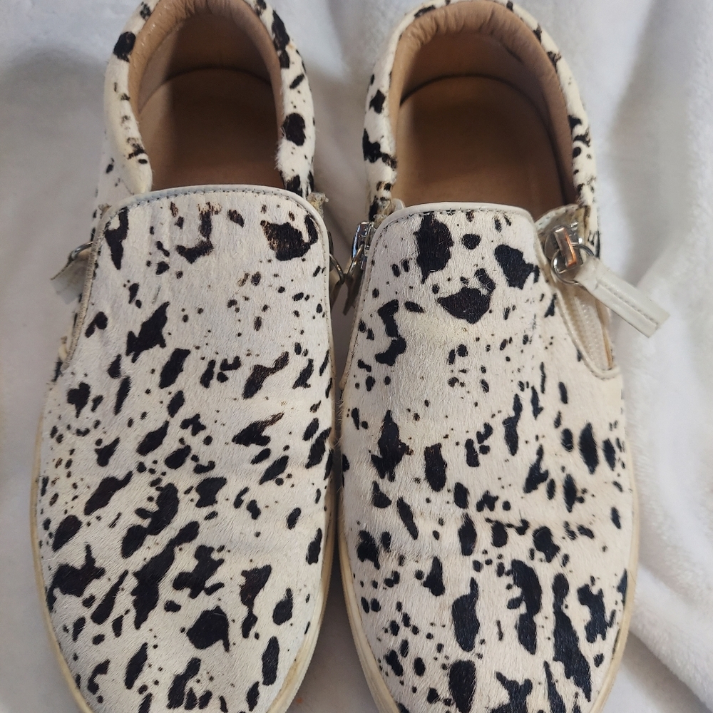 Very Volatile Womens Slip on Sneakers Shoes Size 6.5 Black White Cow Print